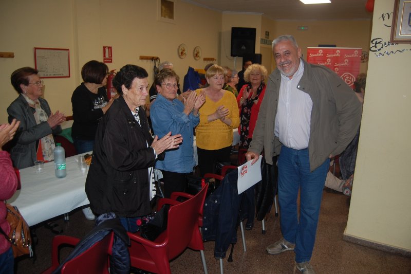 Enrique Moll se compromete a recuperar las actividades i los servicios para la Tercera Edat de Pego dentro del programa del PSPV Enrique Moll se compromete a recuperar las actividades i los servicios para la Tercera Edat de Pego dentro del programa del PSPV