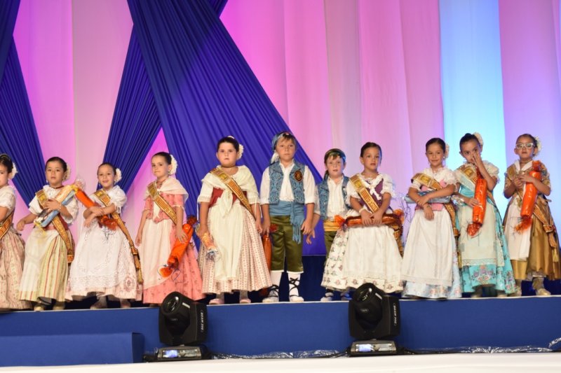 Les Festes de Juliol presenta a les festeres i festers grans i menuts Les Festes de Juliol presenta a les festeres i festers grans i menuts