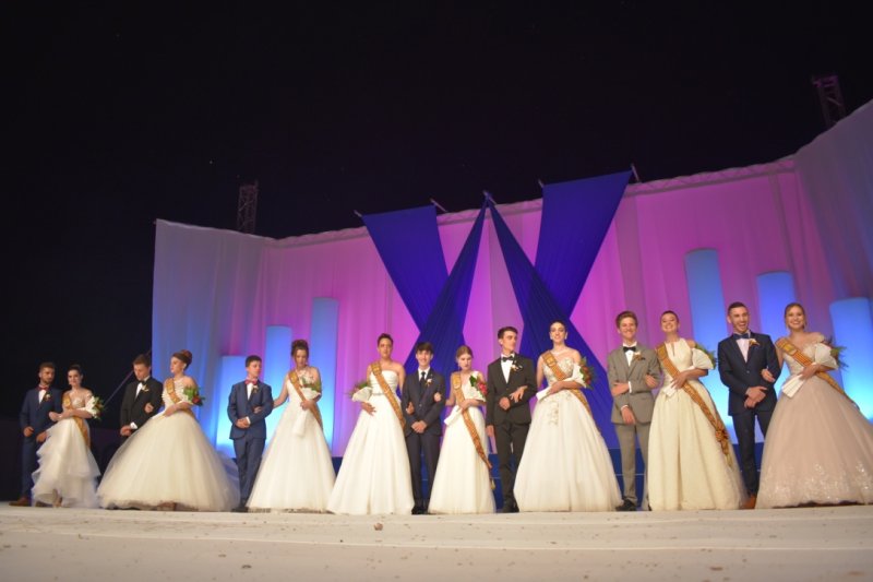 Les Festes de Juliol presenta a les festeres i festers grans i menuts Les Festes de Juliol presenta a les festeres i festers grans i menuts