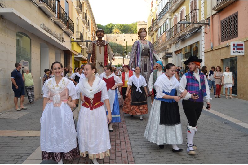 Dianium Dansa celebra el 30 aniversari amb la incògnita de poder tornar a traure a ballar els gegants i el drac Dianium Dansa celebra el 30 aniversari amb la incògnita de poder tornar a traure a ballar els gegants i el drac