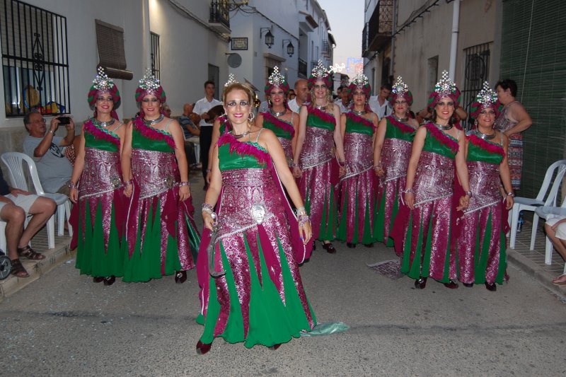 Els moros i cristians de Murla rememoren el passat de la vila en clau festera amb una espectacular entrada Els moros i cristians de Murla rememoren el passat de la vila en clau festera amb una espectacular entrada