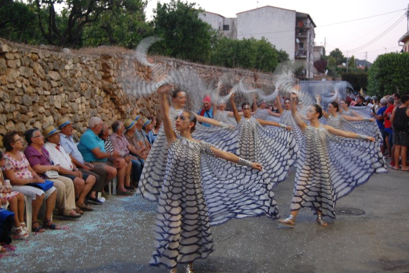 Els moros i cristians de Murla rememoren el passat de la vila en clau festera amb una espectacular entrada Els moros i cristians de Murla rememoren el passat de la vila en clau festera amb una espectacular entrada