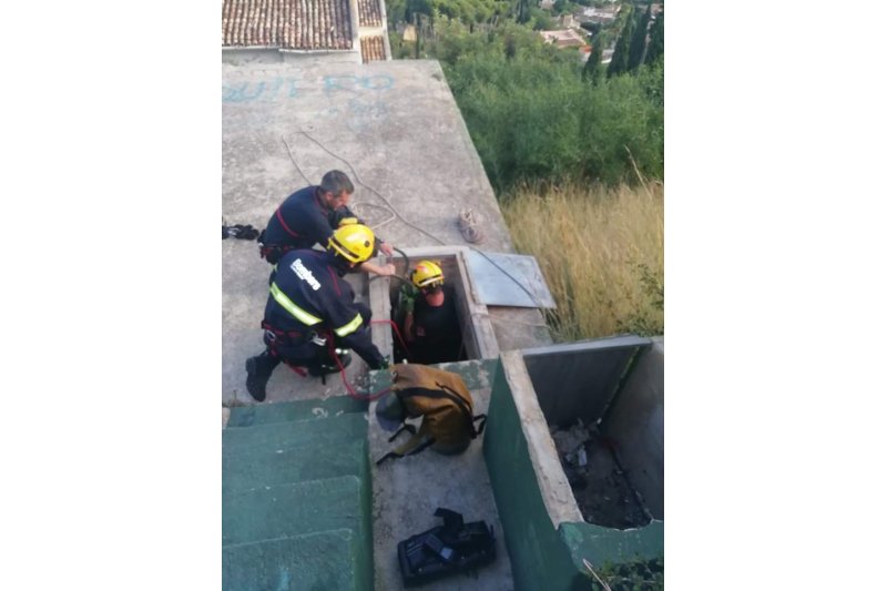 Rescatan a una joven que cayó a un antiguo depósito de agua de Xàbia Rescatan a una joven que cayó a un antiguo depósito de agua de Xàbia