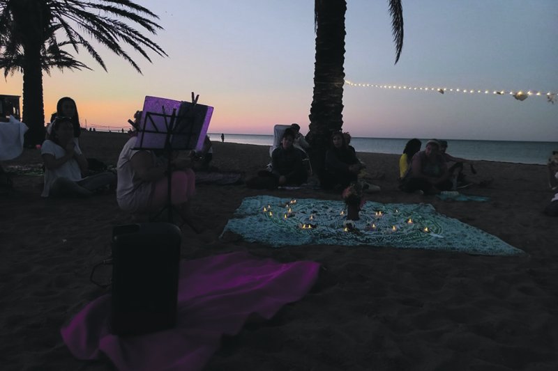 Un encuentro emotivo y luces azul y rosa en el día del duelo perinatal Un encuentro emotivo y luces azul y rosa en el día del duelo perinatal