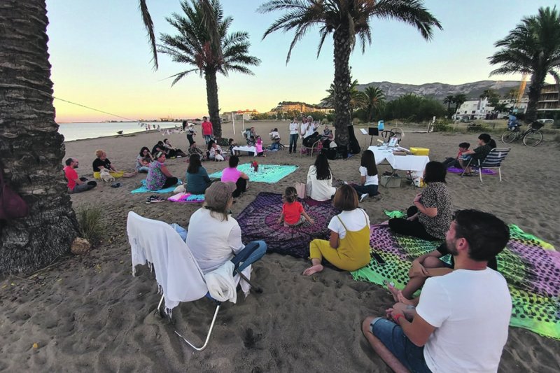 Un encuentro emotivo y luces azul y rosa en el día del duelo perinatal Un encuentro emotivo y luces azul y rosa en el día del duelo perinatal