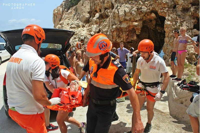 Simulacro de rescate en la Cova dels Arcs de Poble Nou de Benitaxell Simulacro de rescate en la Cova dels Arcs de Poble Nou de Benitaxell
