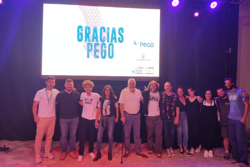 Comedia y música tradicional se mezclan en la recta final de las fiestas de Pego Comedia y música tradicional se mezclan en la recta final de las fiestas de Pego