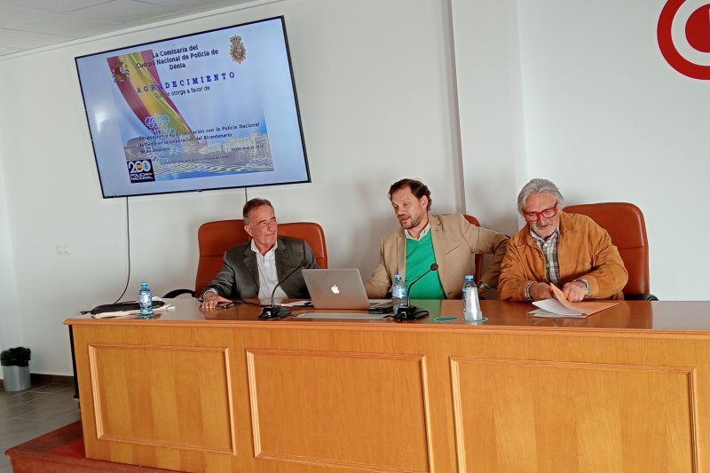 Empresarios de Dénia se unen para financiar un monumento conmemorativo del 200 aniversario de la Policía Nacional  Empresarios de Dénia se unen para financiar un monumento conmemorativo del 200 aniversario de la Policía Nacional