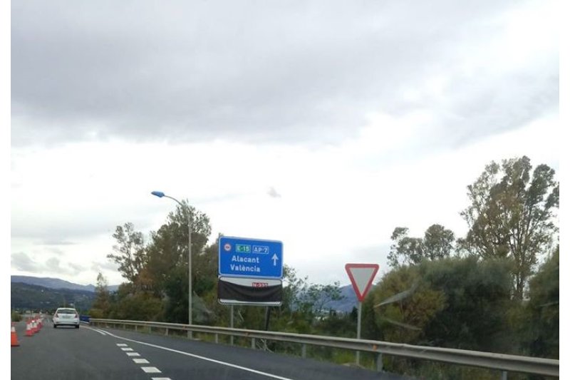 Carreteras suprime sin avisar uno de los accesos a la CN-332 desde Dénia del antiguo peaje de la autopista  Carreteras suprime sin avisar uno de los accesos a la CN-332 desde Dénia del antiguo peaje de la autopista