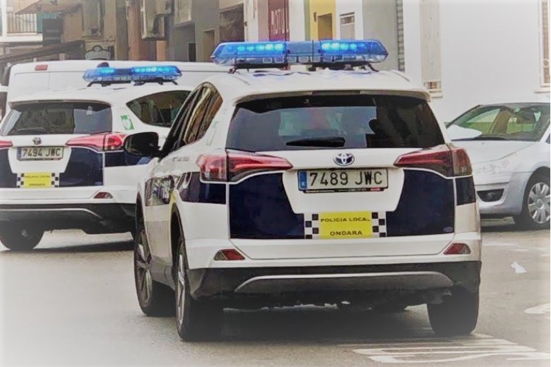 La Policia Local porta els deures a les cases dels escolars La Policia Local porta els deures a les cases dels escolars