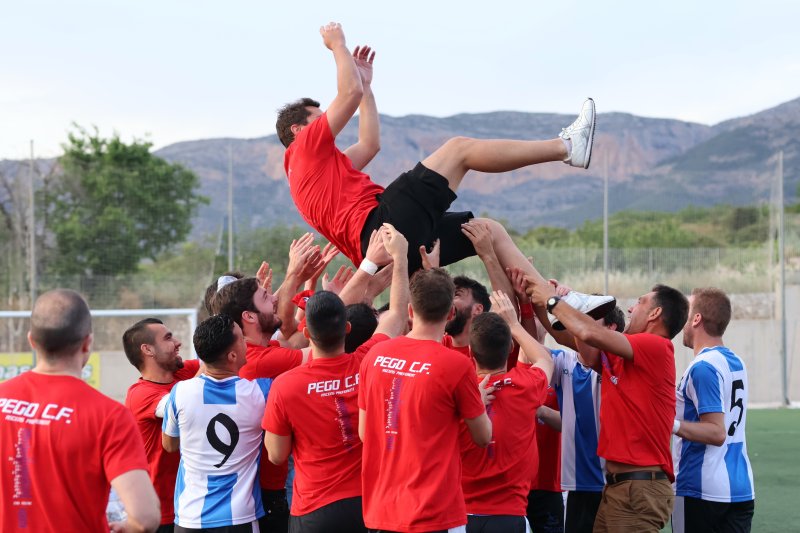 Primera Regional: El Pego gana en Gata (1-3) y celebra el ascenso a “Preferente” Primera Regional: El Pego gana en Gata (1-3) y celebra el ascenso a “Preferente”