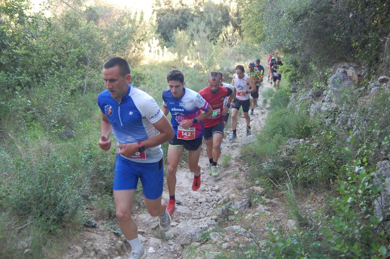 Medio millar de atletas cubren el cupo maximo previsto en la Trail de Pego para preservar la sostenibilidad de las sendas de montaña Medio millar de atletas cubren el cupo maximo previsto en la Trail de Pego para preservar la sostenibilidad de las sendas de montaña