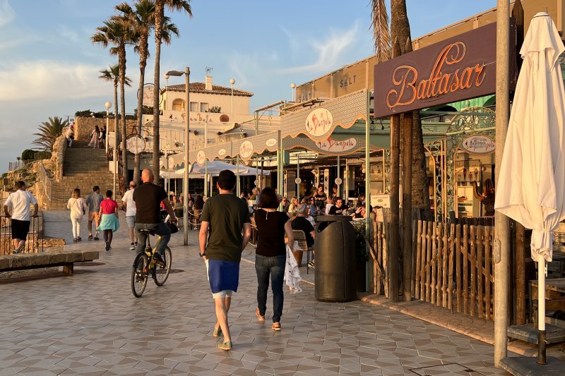 El Ayuntamiento cierra los locales de la punta del Arenal y un empresario anuncia acciones penales contra las autoridades y funcionarios  El Ayuntamiento cierra los locales de la punta del Arenal y un empresario anuncia acciones penales contra las autoridades y funcionarios