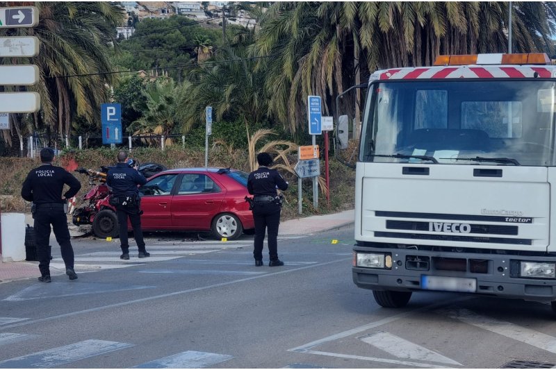 Dos heridos de carácter grave en un accidente en el “cruce del Asilo” de Xàbia  Dos heridos de carácter grave en un accidente en el “cruce del Asilo” de Xàbia