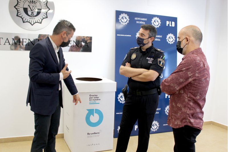 La Policía Local de Dénia, pionera en el reciclaje de uniformes  La Policía Local de Dénia, pionera en el reciclaje de uniformes