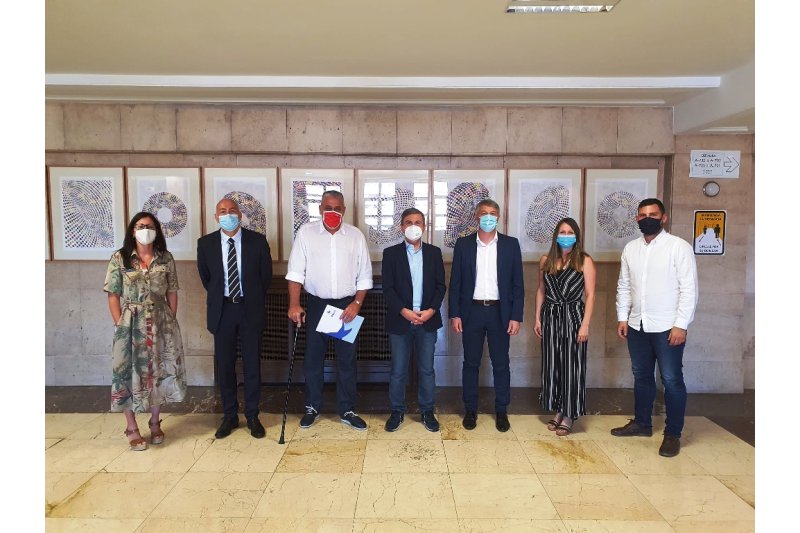 El alcalde de Pego arranca el compromiso del Ministerio de Transportes de dar prioridad a la supresión del peligroso cruce del hostal de Sant Jaume  El alcalde de Pego arranca el compromiso del Ministerio de Transportes de dar prioridad a la supresión del peligroso cruce del hostal de Sant Jaume