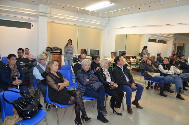 Vecinos de Les Marines-Deveses piden que el PGE preserve las alturas actuales en la edificabilidad Vecinos de Les Marines-Deveses piden que el PGE preserve las alturas actuales en la edificabilidad