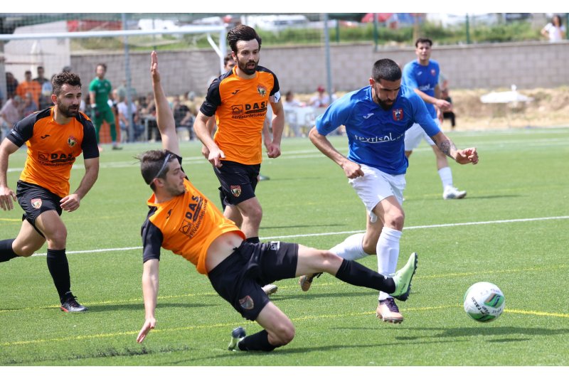 Primera Regional: El Contestano agua la fiesta al Orba y al Pego Primera Regional: El Contestano agua la fiesta al Orba y al Pego