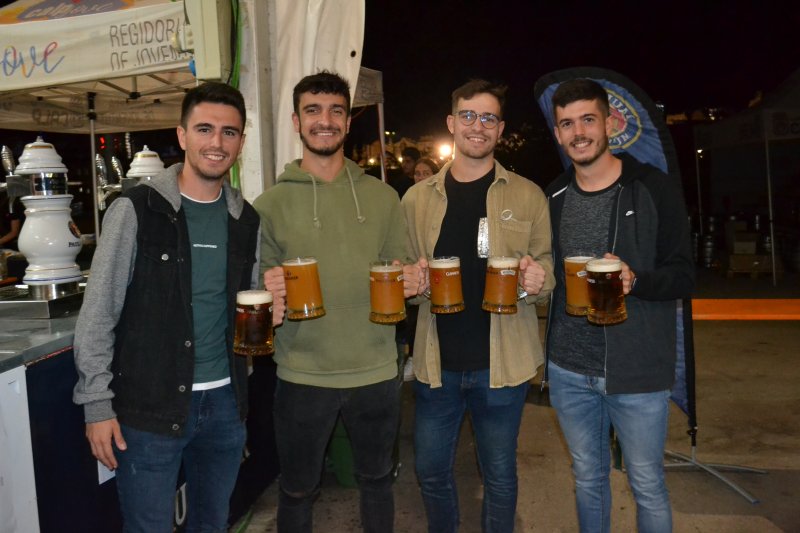 Una rubia alemana con acento español Una rubia alemana con acento español