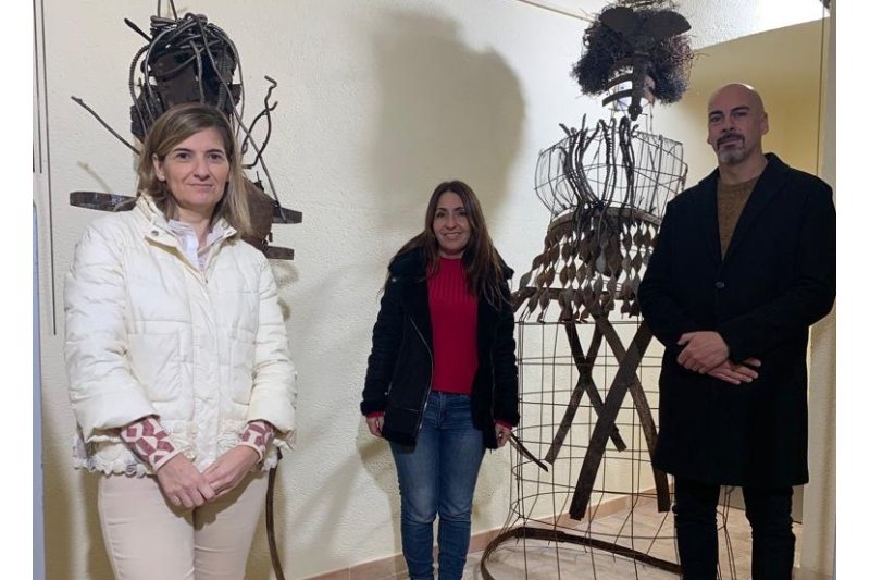 Chemi Galiano escenifica la lucha histórica de la mujer en la Torre del Rellotge d’Ondara Chemi Galiano escenifica la lucha histórica de la mujer en la Torre del Rellotge d’Ondara