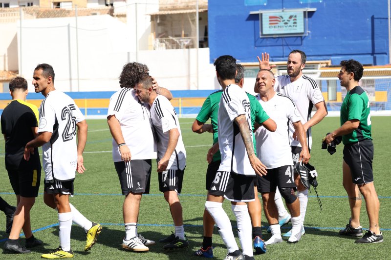 Revolución en la Liga Veteranos: Kamarka gana al Calpe, cae el Pedreguer y Javeahouses golea y se pone líder Revolución en la Liga Veteranos: Kamarka gana al Calpe, cae el Pedreguer y Javeahouses golea y se pone líder