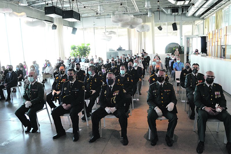 La Policía Nacional celebra la fiesta de sus patronos con un recuerdo a las víctimas de la pandemiay a los afectados por el volcán La Policía Nacional celebra la fiesta de sus patronos con un recuerdo a las víctimas de la pandemiay a los afectados por el volcán