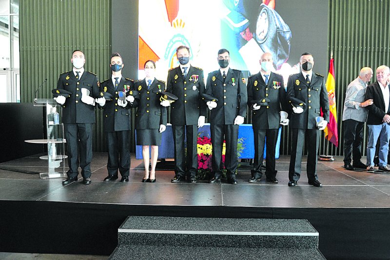 La Policía Nacional celebra la fiesta de sus patronos con un recuerdo a las víctimas de la pandemiay a los afectados por el volcán La Policía Nacional celebra la fiesta de sus patronos con un recuerdo a las víctimas de la pandemiay a los afectados por el volcán