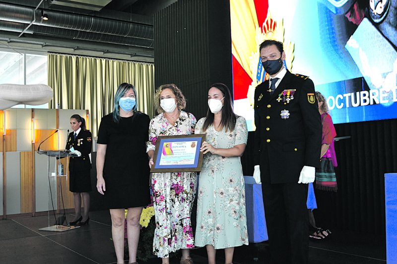 La Policía Nacional celebra la fiesta de sus patronos con un recuerdo a las víctimas de la pandemiay a los afectados por el volcán La Policía Nacional celebra la fiesta de sus patronos con un recuerdo a las víctimas de la pandemiay a los afectados por el volcán