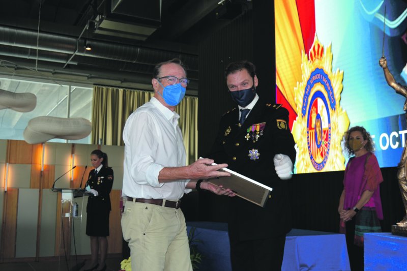 La Policía Nacional celebra la fiesta de sus patronos con un recuerdo a las víctimas de la pandemiay a los afectados por el volcán La Policía Nacional celebra la fiesta de sus patronos con un recuerdo a las víctimas de la pandemiay a los afectados por el volcán