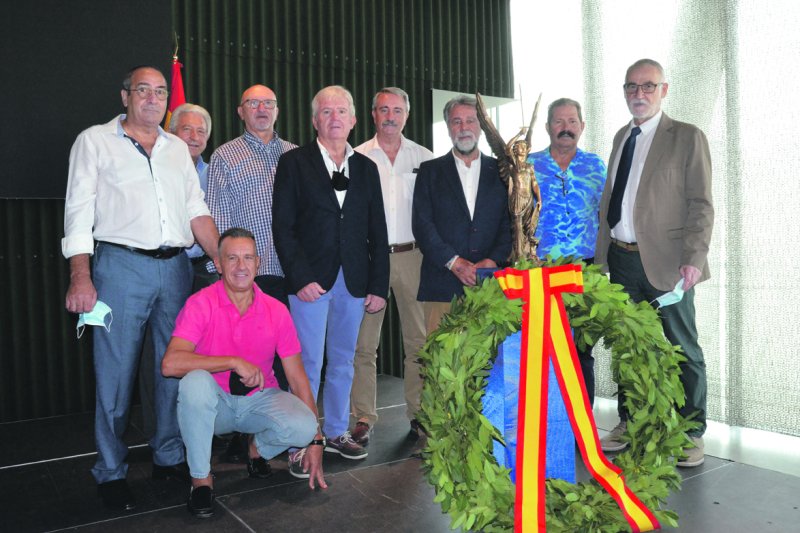 La Policía Nacional celebra la fiesta de sus patronos con un recuerdo a las víctimas de la pandemiay a los afectados por el volcán La Policía Nacional celebra la fiesta de sus patronos con un recuerdo a las víctimas de la pandemiay a los afectados por el volcán