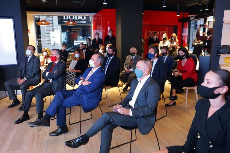 BMP Lighting recibe uno de los galardones del IV Premio Pyme del Año de Valencia BMP Lighting recibe uno de los galardones del IV Premio Pyme del Año de Valencia