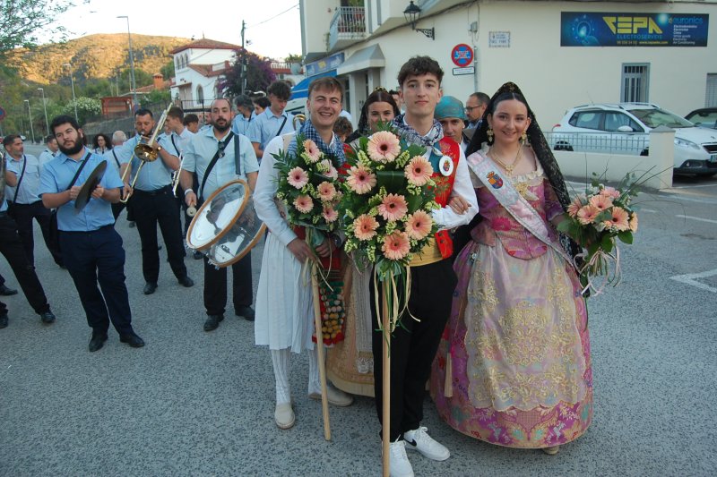 Tradició i retrobament afloren en l’ofrena a la Mare de Déu dels Desemparats que dona inici a les festes patronals d’Orba Tradició i retrobament afloren en l’ofrena a la Mare de Déu dels Desemparats que dona inici a les festes patronals d’Orba