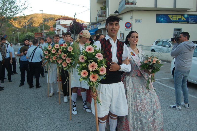 Tradició i retrobament afloren en l’ofrena a la Mare de Déu dels Desemparats que dona inici a les festes patronals d’Orba Tradició i retrobament afloren en l’ofrena a la Mare de Déu dels Desemparats que dona inici a les festes patronals d’Orba