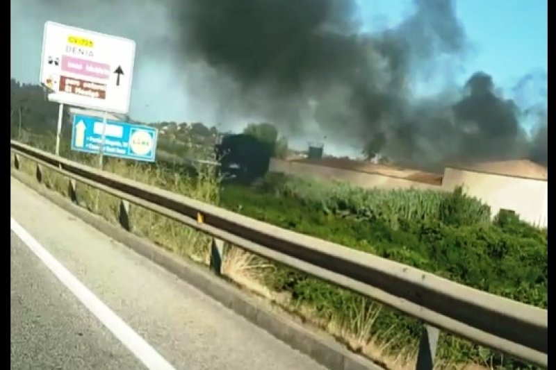 Alarma por un incendio en la estación depuradora   Alarma por un incendio en la estación depuradora