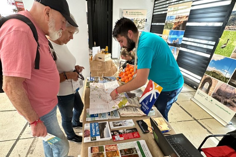 La Regidoria de Turisme de Pego destaca l’acceptació de les rutes per les muntanyes i amb bicicleta pel terme exposades a la Fira de la Marina Alta La Regidoria de Turisme de Pego destaca l’acceptació de les rutes per les muntanyes i amb bicicleta pel terme exposades a la Fira de la Marina Alta