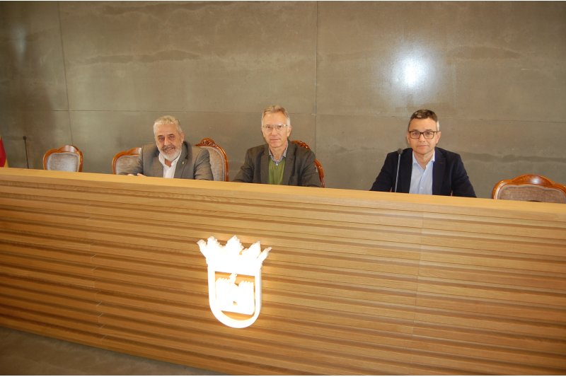 El alcalde de Pego aboga por concentrar las parcelas de titularidad municipal alrededor de la Muntanyeta Verda para tener control de los accesos al parque natural del marjal El alcalde de Pego aboga por concentrar las parcelas de titularidad municipal alrededor de la Muntanyeta Verda para tener control de los accesos al parque natural del marjal