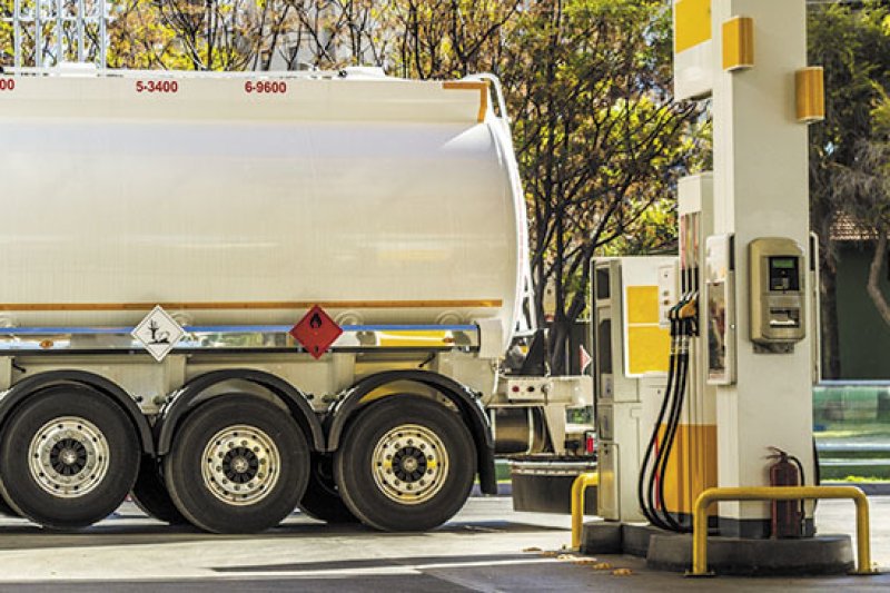 La guerra de Ucrania dispara el precio del combustible para el transporte: llenar un depósito cuesta 300 euros más que hace dos semanas La guerra de Ucrania dispara el precio del combustible para el transporte: llenar un depósito cuesta 300 euros más que hace dos semanas