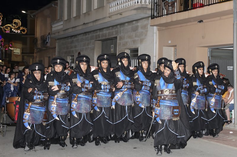 Los boatos de Abubekers y Mercenaris del Cid revitalizan a unos moros y cristianos de El Verger que recuperan el esplendor Los boatos de Abubekers y Mercenaris del Cid revitalizan a unos moros y cristianos de El Verger que recuperan el esplendor