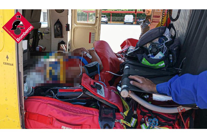 Un hombre sufre traumatismo craneoencefálico tras caer desde una altura de tres metros en el Poble Nou de Benitatxell  Un hombre sufre traumatismo craneoencefálico tras caer desde una altura de tres metros en el Poble Nou de Benitatxell