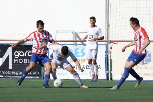 Triplete de triunfos en la Regional Preferente que enchufan a Jávea, Calpe y Dénia en la lucha por las ocho primeras plazas