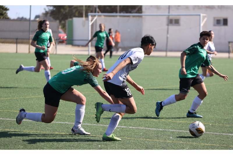 La liga más larga del mundo se resuelve en los despachos  La liga más larga del mundo se resuelve en los despachos