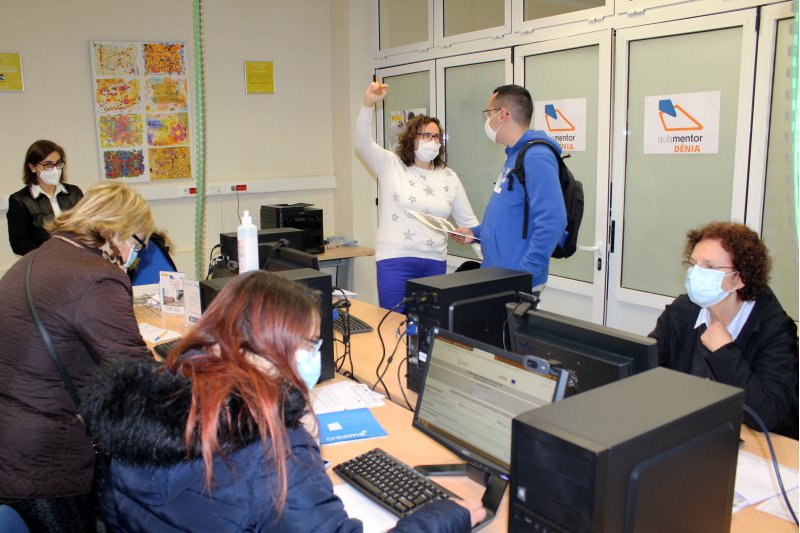 El Ayuntamiento de Dénia incorpora a dieciocho personas desempleadas gracias a fondos Labora      El Ayuntamiento de Dénia incorpora a dieciocho personas desempleadas gracias a fondos Labora