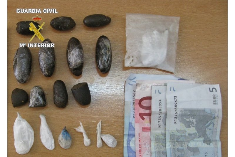 La Guardia Civil detiene a un hombre en Calp por presunta venta de estupefacientes La Guardia Civil detiene a un hombre en Calp por presunta venta de estupefacientes