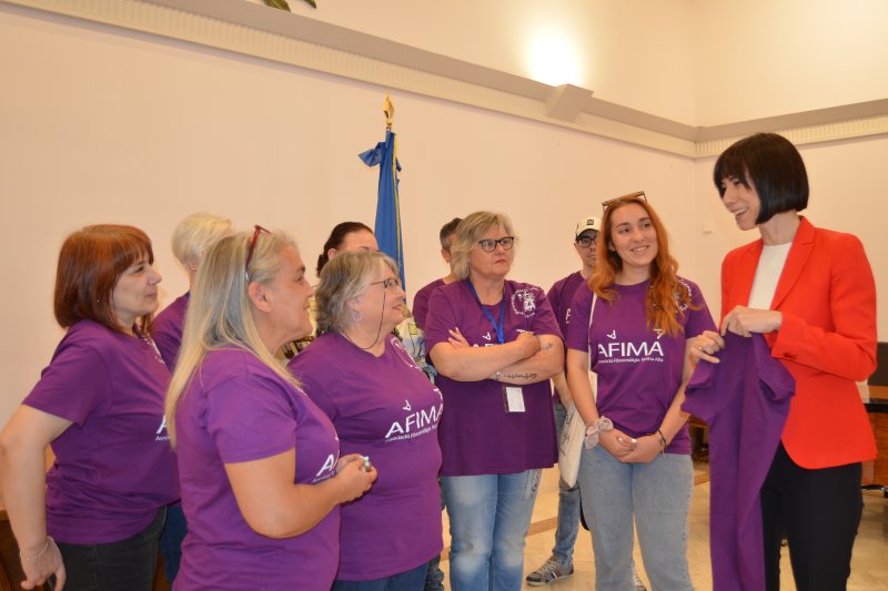 La ministra de Ciencia e Innovación destaca en Dénia la importancia de sumar más recursos a la investigación biosanitaria La ministra de Ciencia e Innovación destaca en Dénia la importancia de sumar más recursos a la investigación biosanitaria