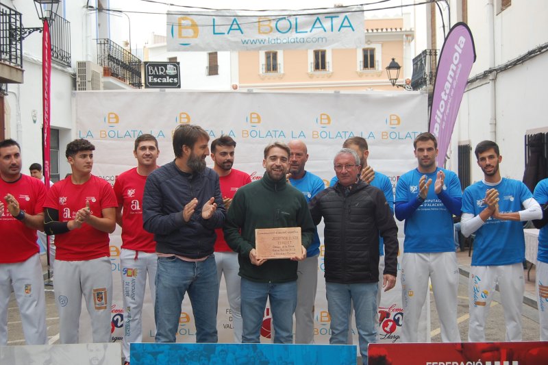 Orba homenatja al pilotari “Conillet” com a primer campió autonòmic orber professional  Orba homenatja al pilotari “Conillet” com a primer campió autonòmic orber professional