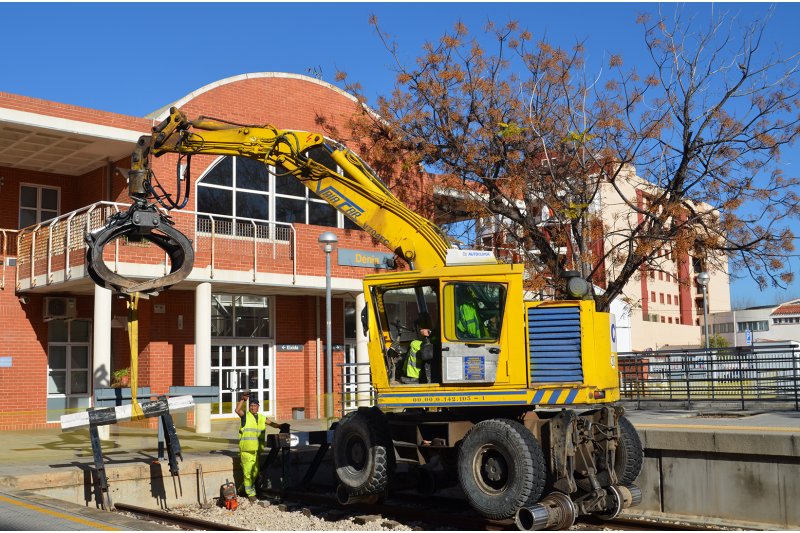 Ferrocarrils de la Generalitat desmonta las vías del trenet Ferrocarrils de la Generalitat desmonta las vías del trenet