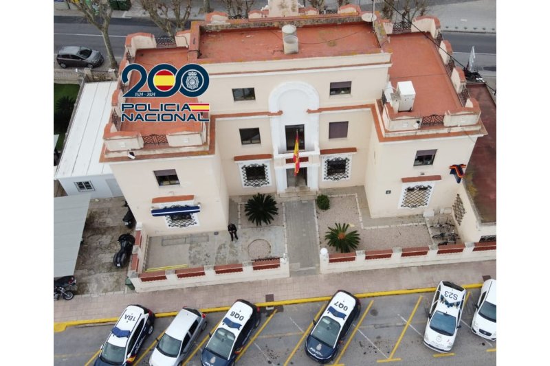 Dos jóvenes detenidos cuando estaban robando en un colegio de Dénia  Dos jóvenes detenidos cuando estaban robando en un colegio de Dénia