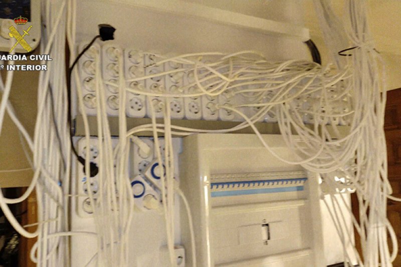 La Guardia Civil desarticula tres cultivos indoor en viviendas de Parcent y Llíber  La Guardia Civil desarticula tres cultivos indoor en viviendas de Parcent y Llíber