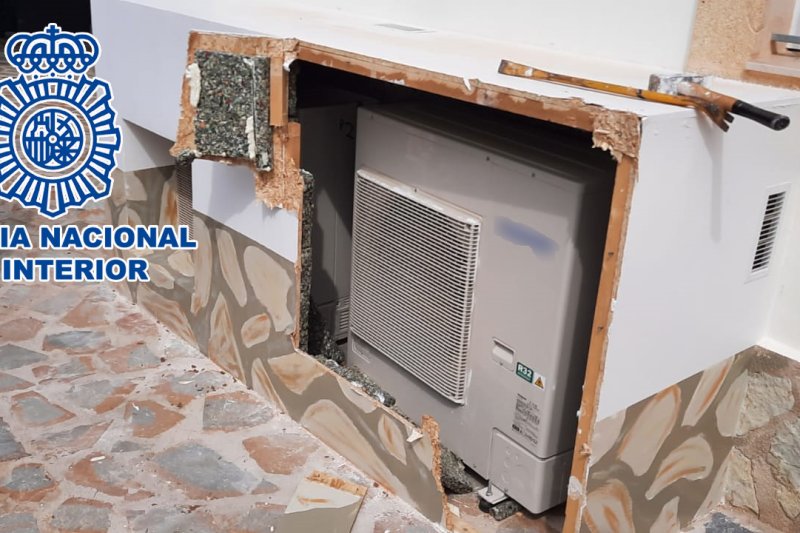 Descubren una plantación de marihuana en un chalet de Les Rotes  Descubren una plantación de marihuana en un chalet de Les Rotes