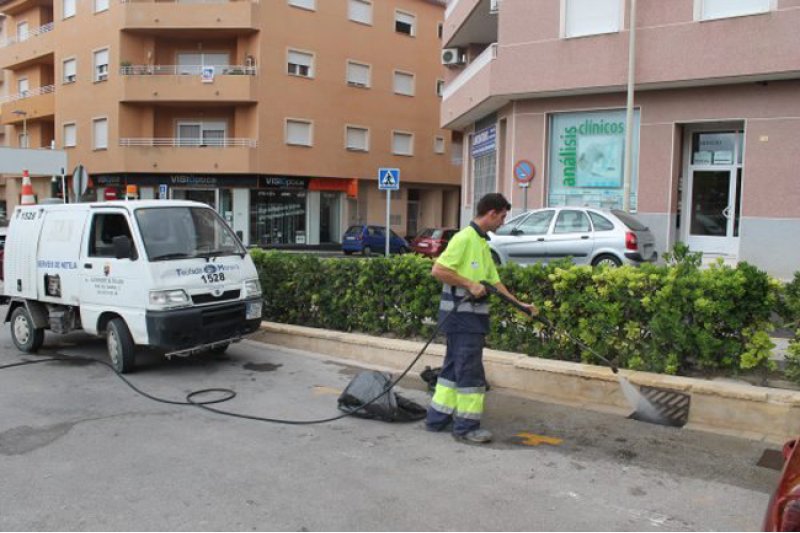 La oposición critica la privatización del servicio de recogida de residuos de Teulada La oposición critica la privatización del servicio de recogida de residuos de Teulada